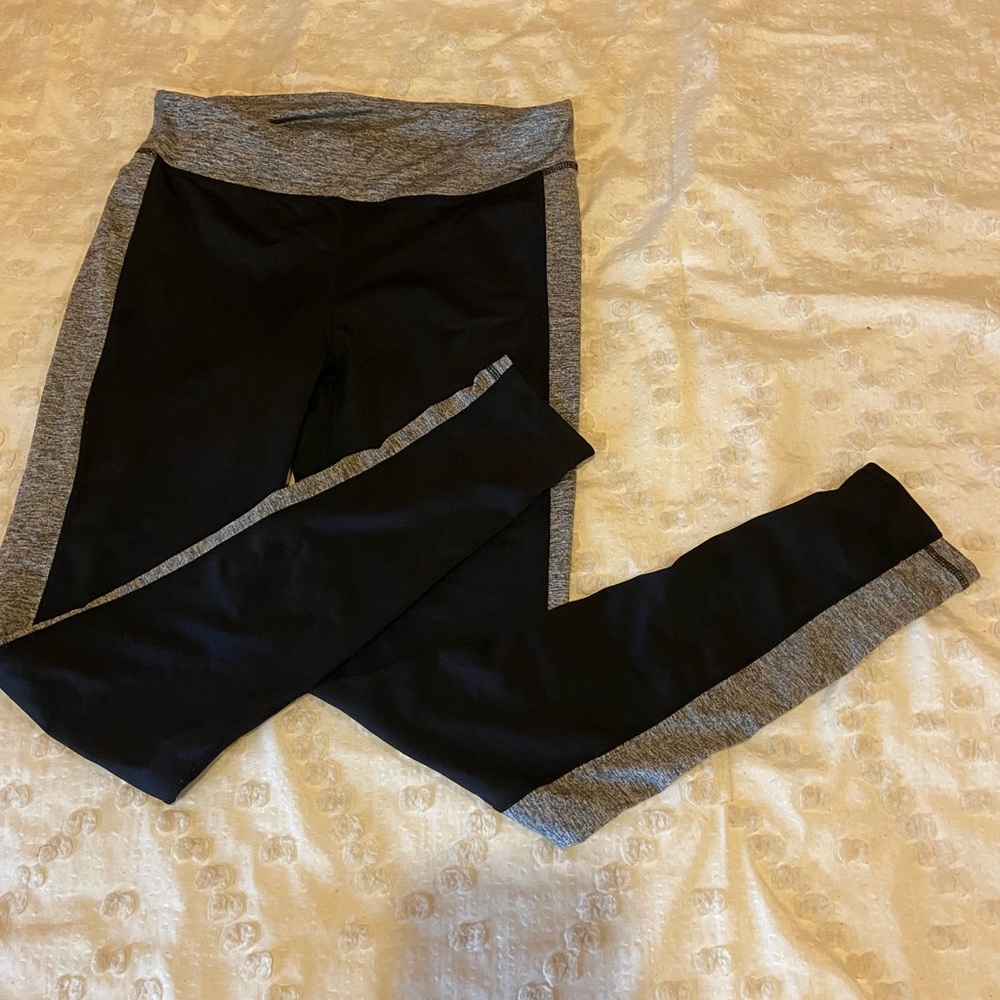 black/gray leggings